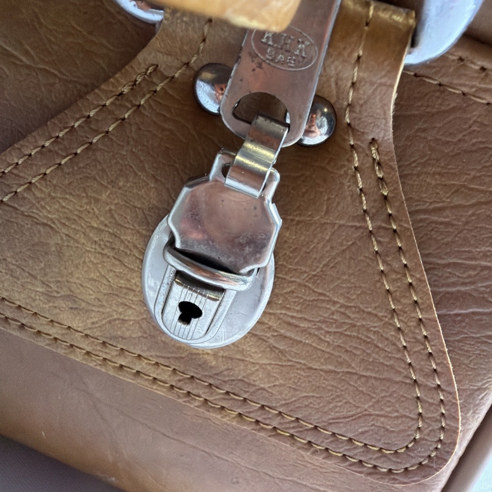 Vintage American Tourister Brown Tan Leather Shoulder Bag travel Carry On Bag - Picture 3 of 16